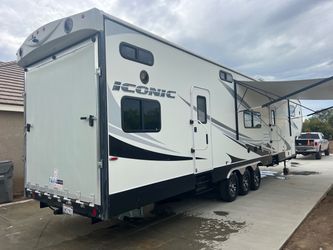 Eclipse Iconic Toyhauler 43’ w/ 16’ Garage
