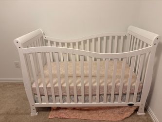 White Crib - also turns into Toddler bed