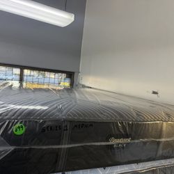 QUEEN SIZE SIMMONS BEAUTYREST BLACK SERIES 1 (MEDIUM) MATTRESS & BOX SPRING BED SET