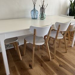 Dining Set: Table And Eight Chairs 