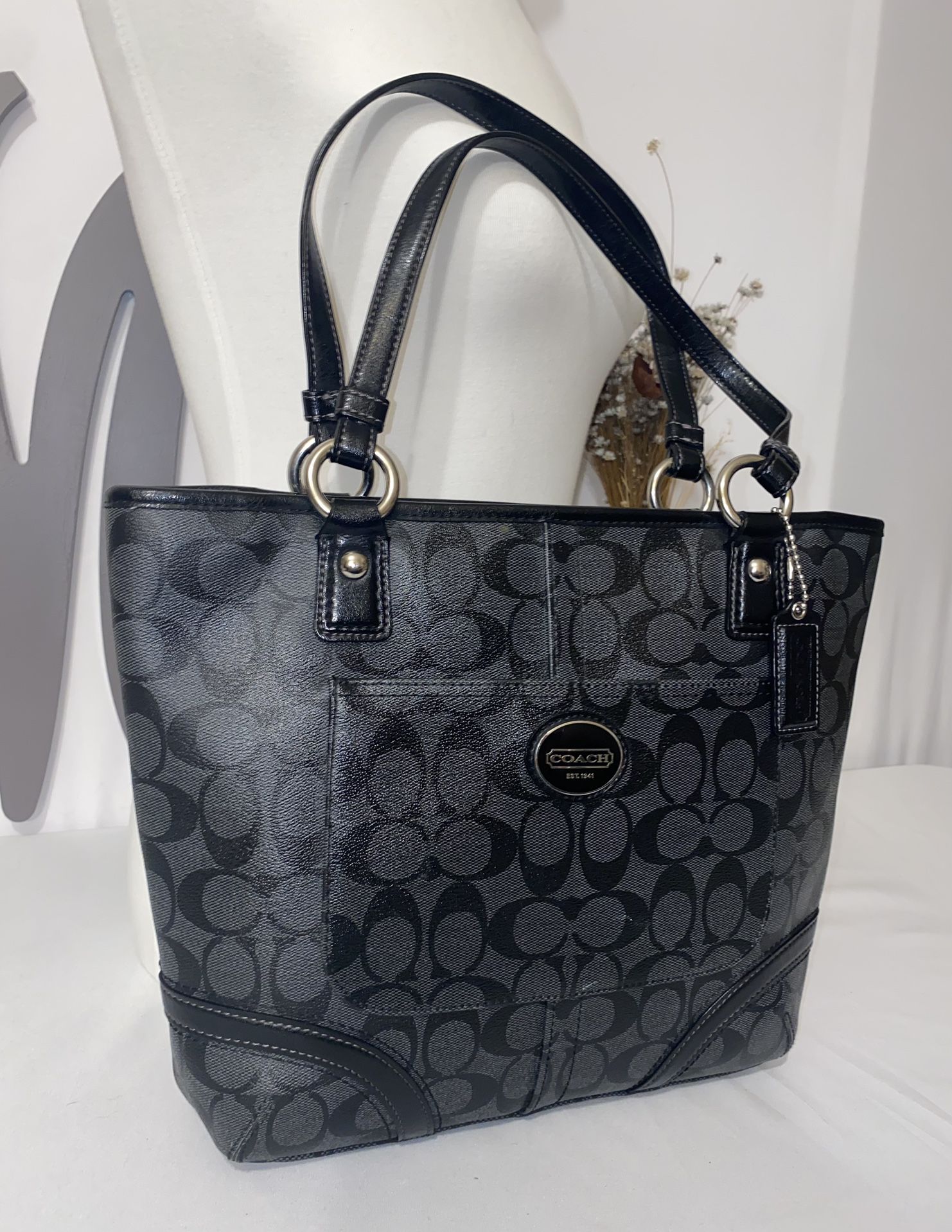 *COACH* Coach Peyton Black Leather Signature Tote Bag for Sale in Tucson,  AZ - OfferUp