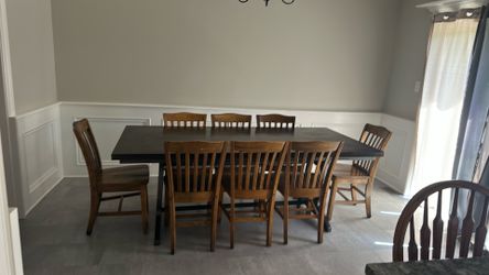 Dinner table with 8 chairs