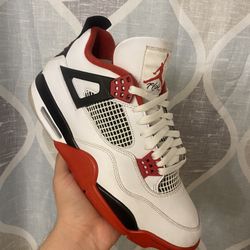 Air Jordan 4 “Fire Red” Size 10.5M