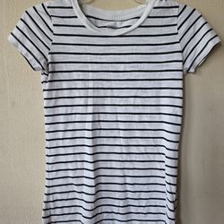 Mossimo Black and White Striped Tee Shirt - Size XS
