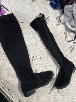 Stylish  black boots fashion