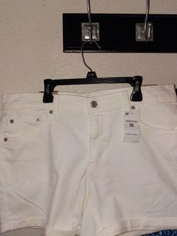 Ladies Levi's shorts. Size 32 waist