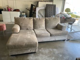 Modern Neutral Sectional Couch with Chaise – Great Deal