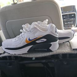 AIR MAX... NIKE NEVER WORN