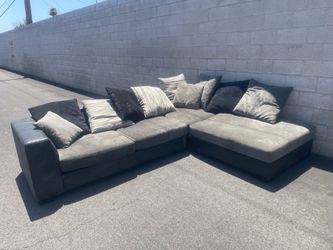 Sectional couch lots of room