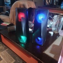 2 Bluetooth Speakers