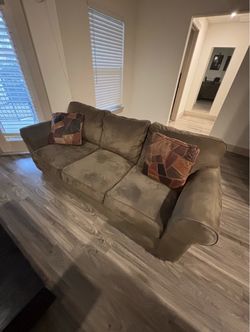 Couch with pull out bed