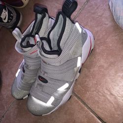 Nike LeBron Soldier 11 Silver Bullet Mid Top Basketball 897646-007 Men