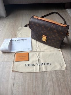 Louis Vuitton Pochette Métis bag