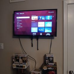 30 Inch Roku TV With Mount And Remote