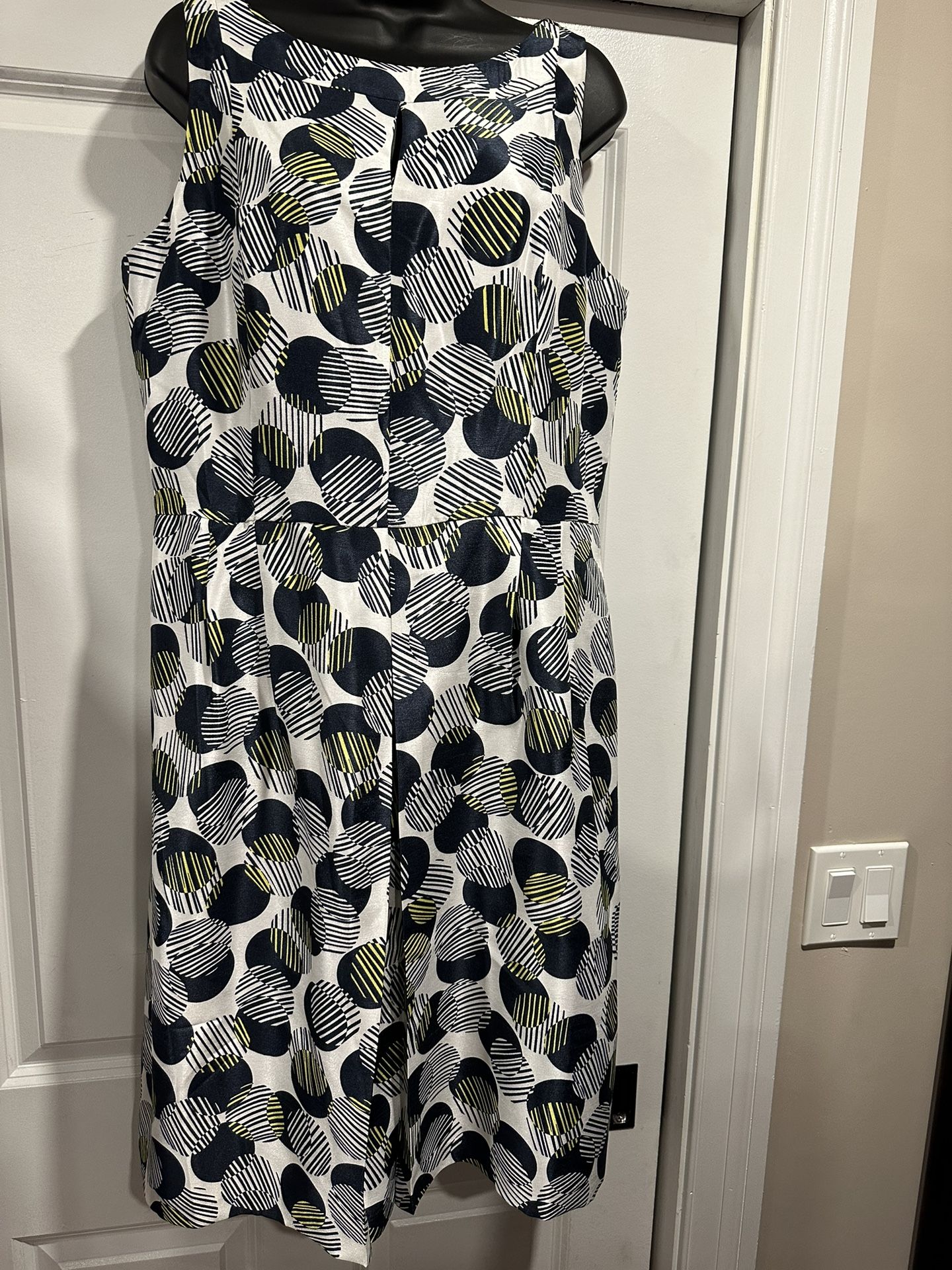 Modern Geometric Print Sleeveless Shift Dress