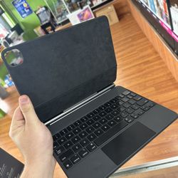 iPad 11inch Magic Keyboard Used 