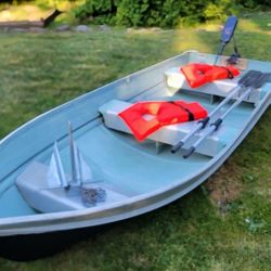 12' SmokerCraft Aluminum Boat With 47lb Thrust Electric Motor 
