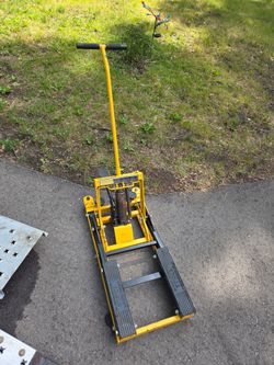 Motor cycle jack