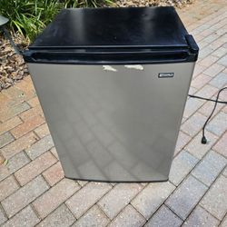 Kenmore, Dorm Type Beverage Fridge