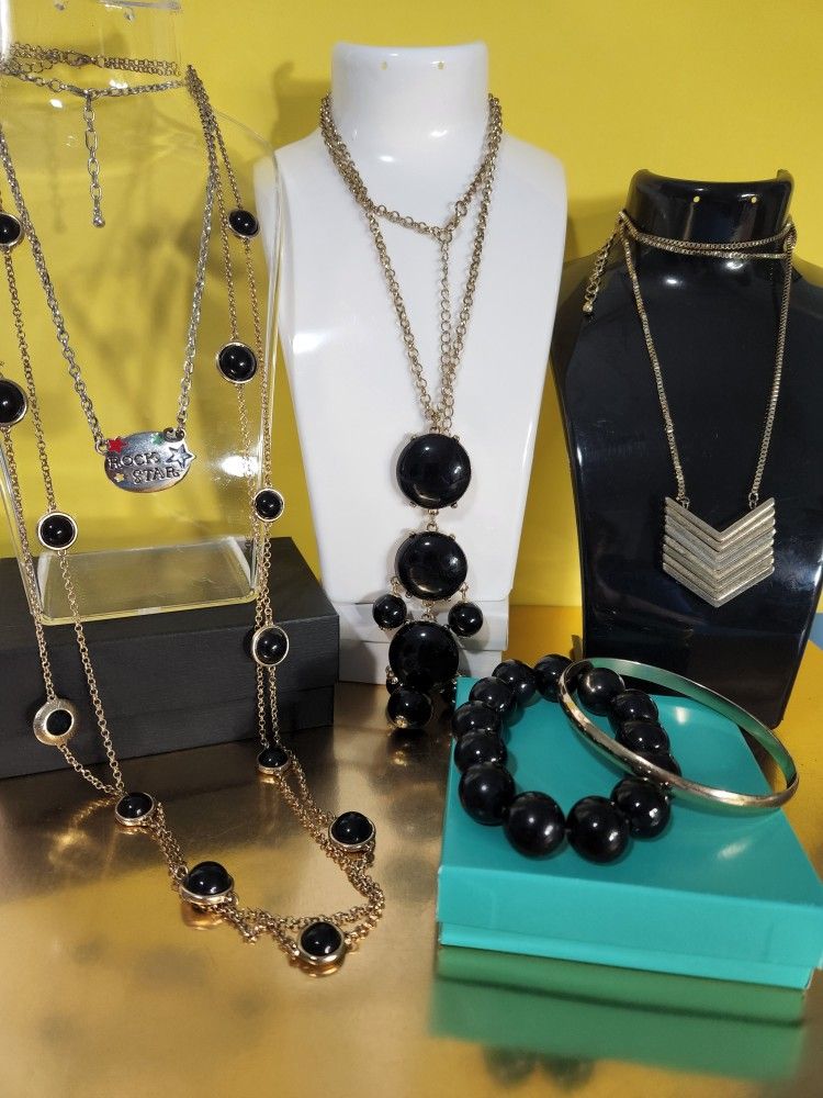 LOT 6 ITEMS VINTAGE JEWELRY, GREAT CONDITION, BEAUTIFUL PIECES