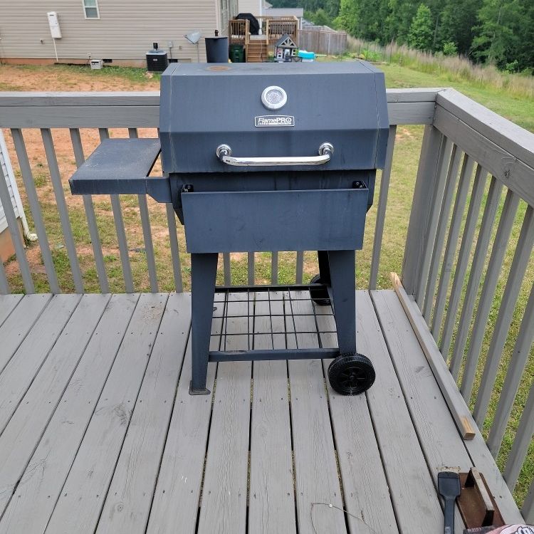 Dyna-Glo Flame PRO Grill for Sale in Central, SC - OfferUp