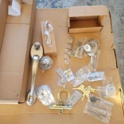 New Baldwin Reserve Columbus Single Cylinder Satin Nickel Handleset w/ Curve Left-Handed Door Lever Traditional Round Rose. Retails  $205 With  Taxes!