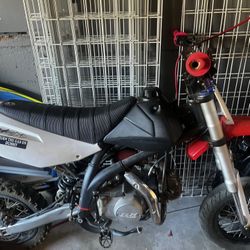 Apollo Rfz 125cc Dirt bike 