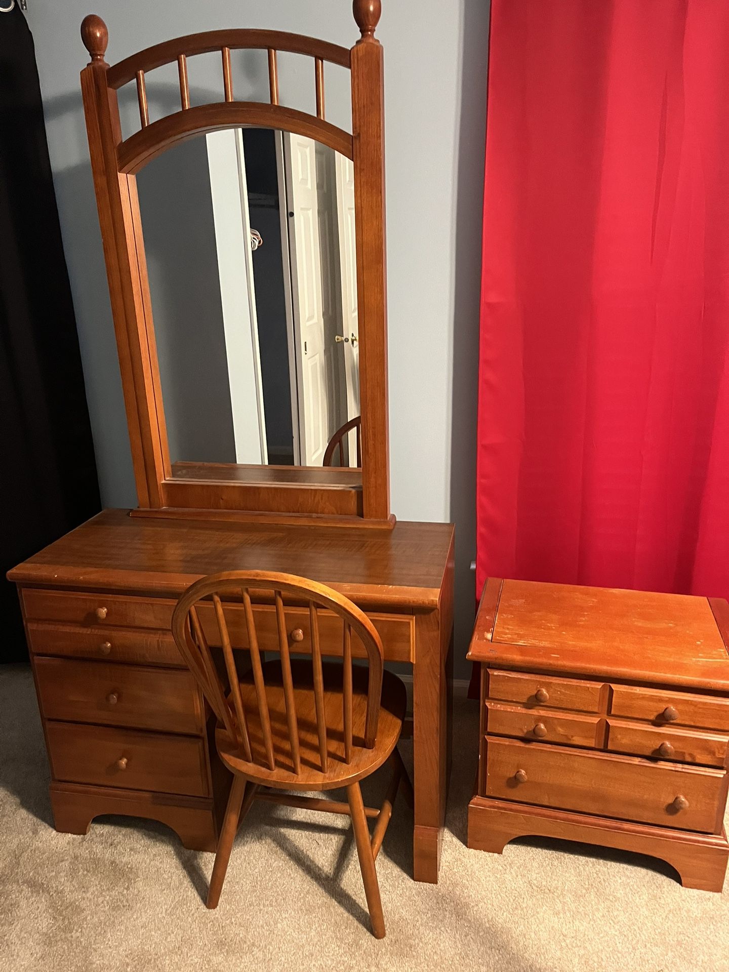 Desk/night Stand/mirror/chair