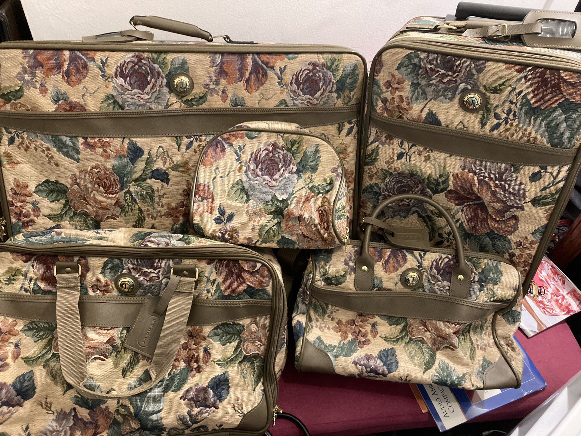 Gently Used~ Vintage Jaguar Floral Print 5 Piece Luggage Set