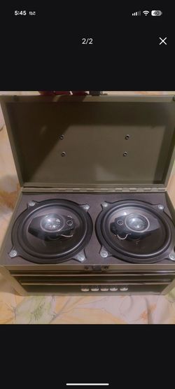 Bluetooth portable speaker .