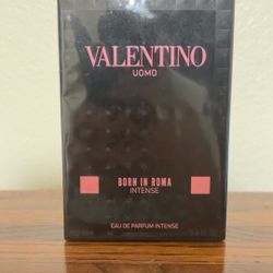 Valentino Born in Roma Intense Eau de Parfum Intense Spray in a 3.4 fl oz