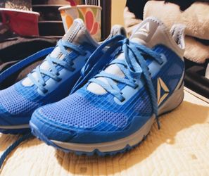 Womens Blue Reeboks Size 6