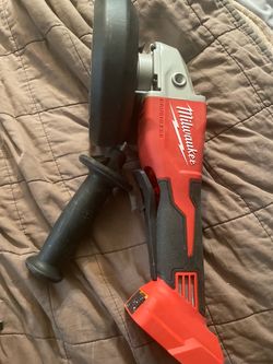 Milwaukee grinder