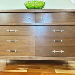Refinished MCM Bassett dresser / chest - Gorgeous wood, A+ quality