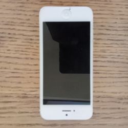 Apple Iphone 5..$30.  Screen Needs Repair