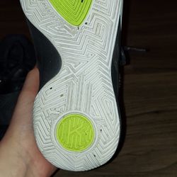 Nike Tennis Shoe Size 2.5
