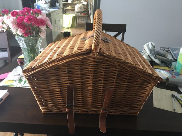 Picnic basket filled for Sale in Oakbrook Terrace, IL 