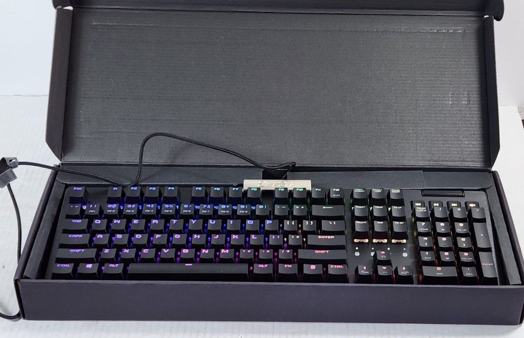 EVGA Z15 RGB Gaming Keyboard, RGB Backlit LED, Hotswappable Mechanical #754