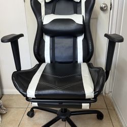B&W Gaming Chair W/Fold Out Foot Rest 