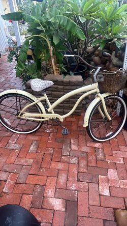 Ladies 26” beach cruiser for parts $15