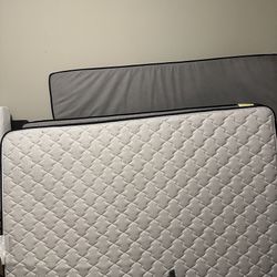 Moving Sale! Queen Mattress ( must gone in 3 days )