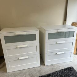 Chest of drawers (31x18x38H) Both For 80