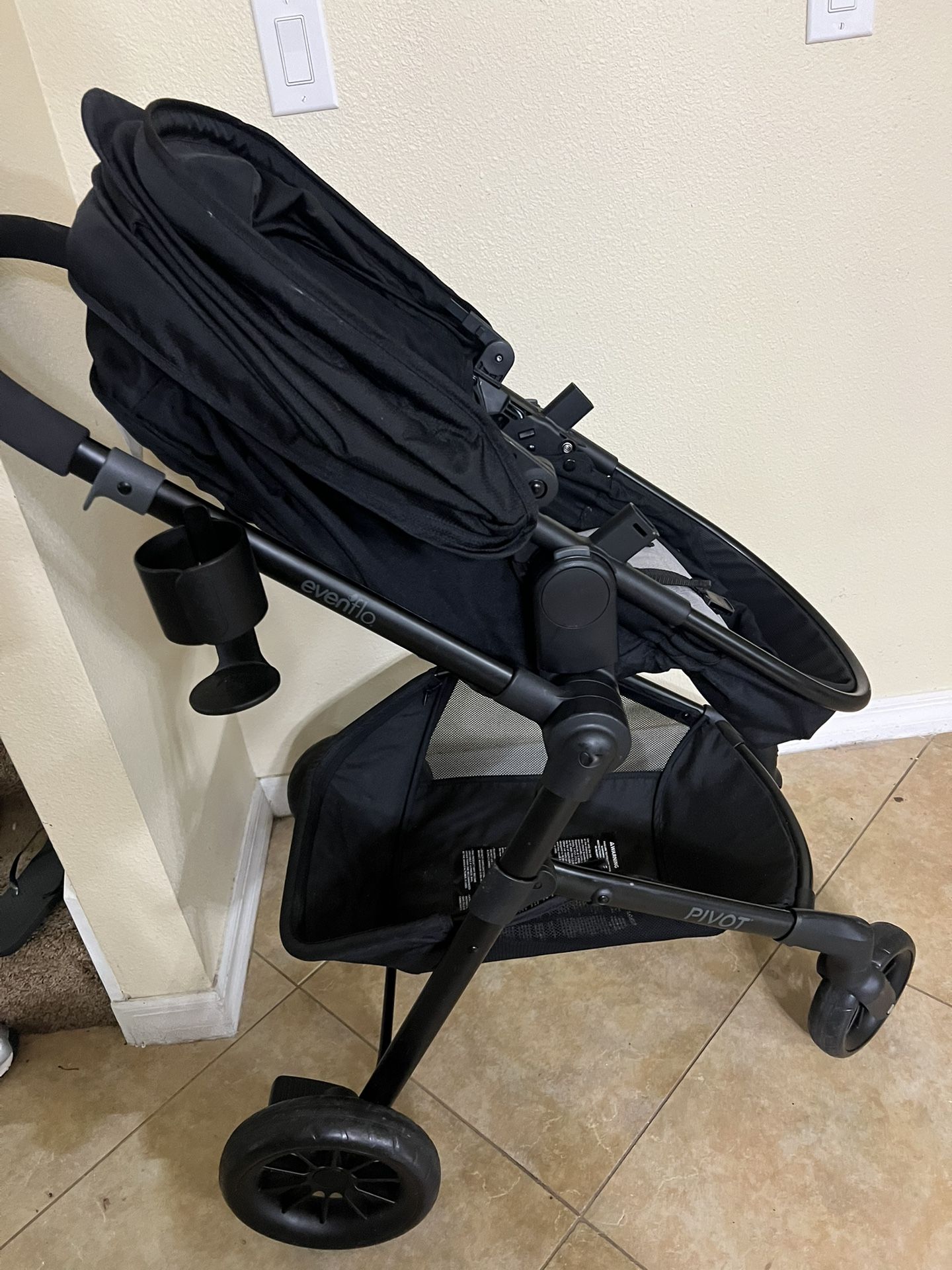 Evenflo pivot Stroller & Bassinet In 1 Set