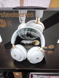 Arctis nova elite by steel series