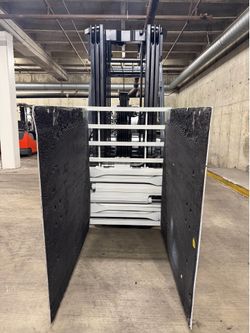 TOYOTA MODEL 8 forklift for sale ,5500 lb, 3 stage, clamp