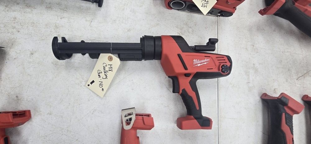 NEW MILWAUKEE M18 CAULKING GUN 140$ TOOL ONLY RETAILS 250$