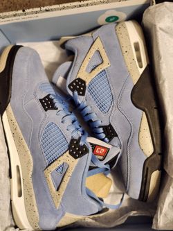 Air Jordan 4 "UNC" 
