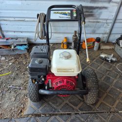 Honda Pressure Washer 2800 Psi. 6.5 Hp. Come hose and gun.