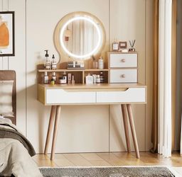 Vanity desk with mirror