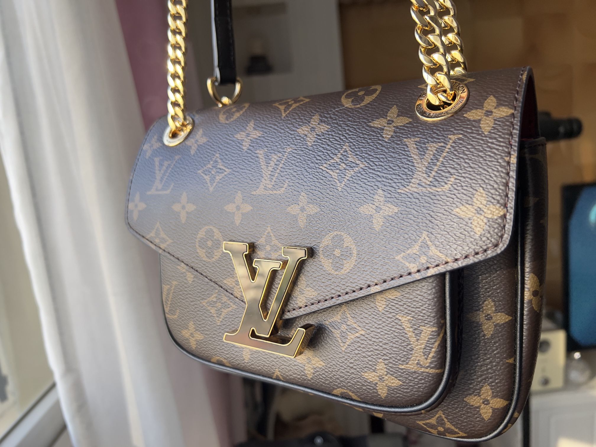 LOUIS VUITTON Passy 